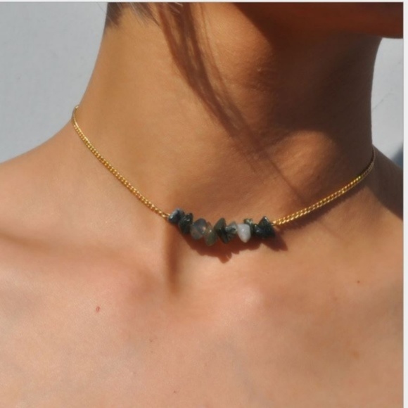 //CLEARANCE// Nature Crystal Necklace - Picture 2 of 5